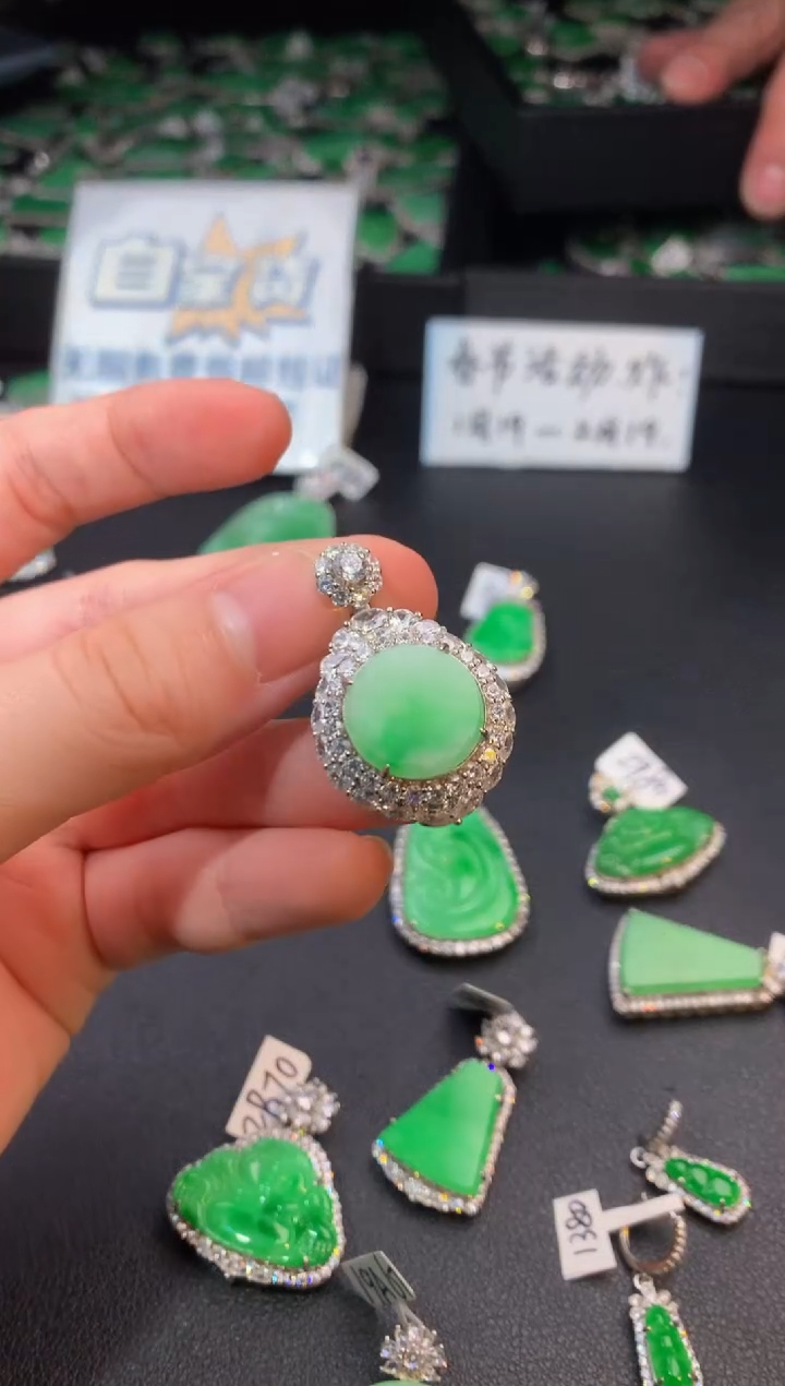 【闪购商品】翡翠颈饰银S925镶嵌翡翠