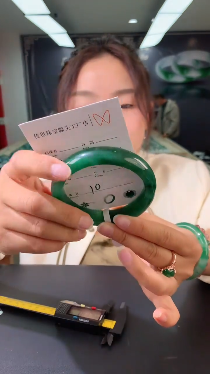 【闪购商品】石英质玉手镯未镶嵌62