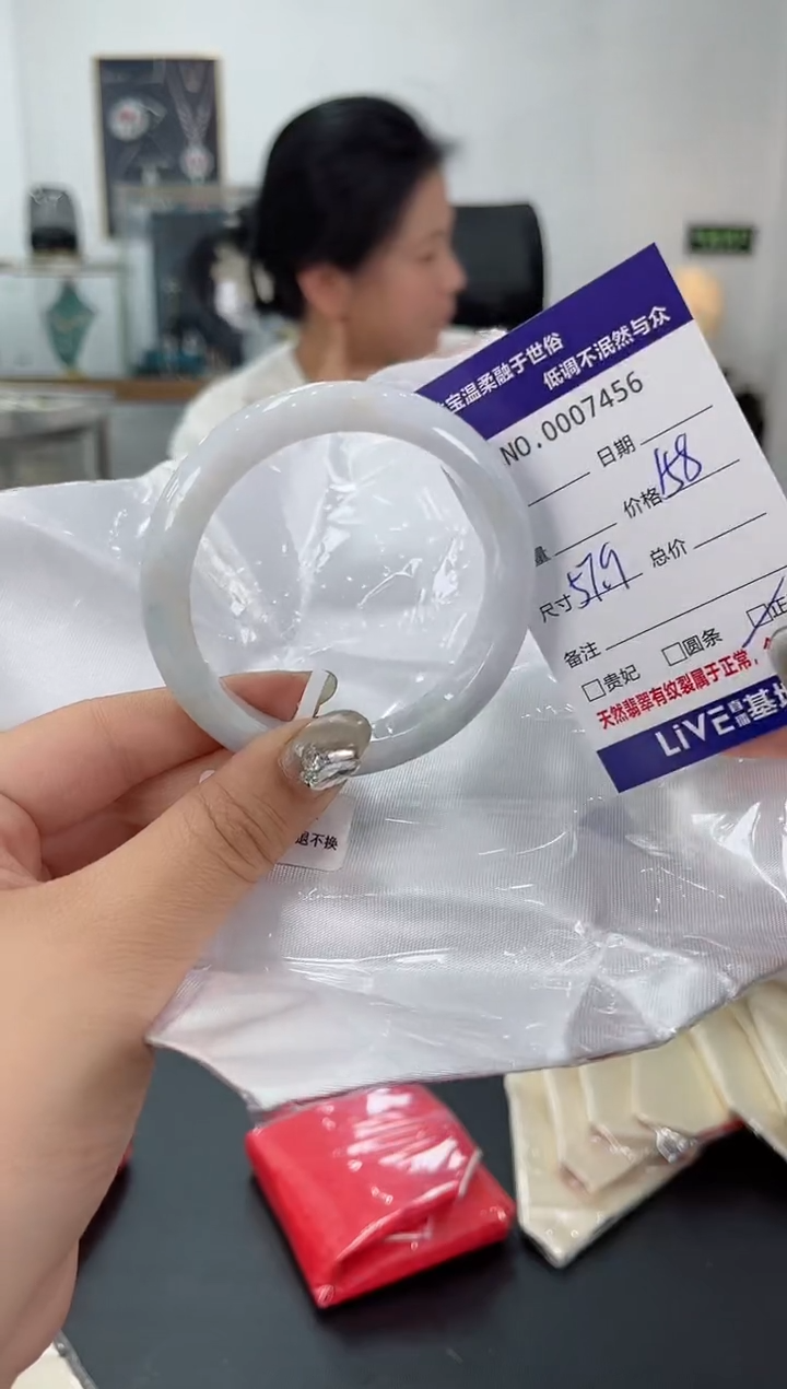 【闪购商品】翡翠手镯未镶嵌天然翡翠A货