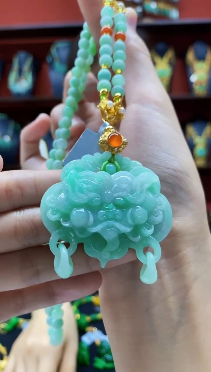 颈饰未镶嵌翡翠吊坠