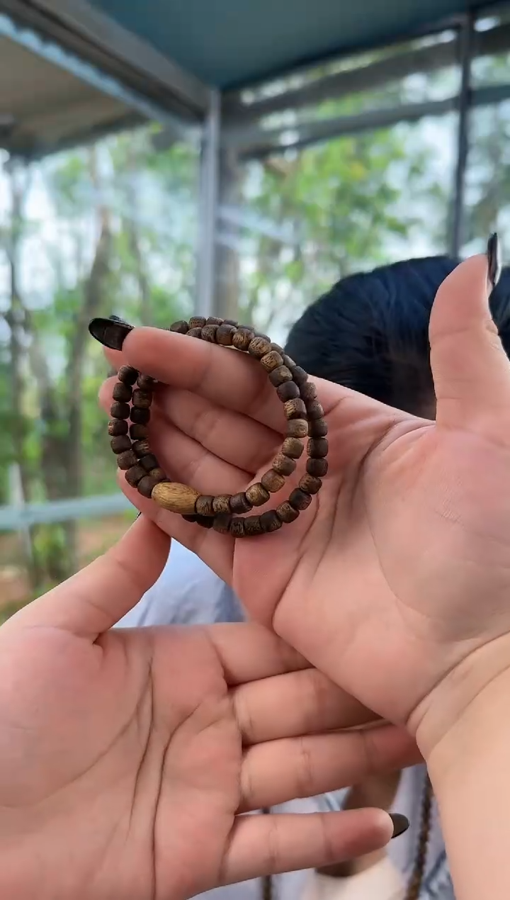 沉香手串海南莺歌绿金沙叶双圈陏型算盘珠，多样性发其一