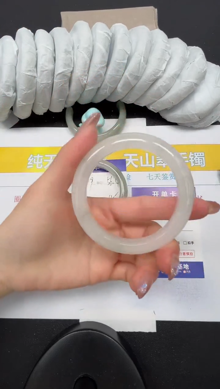 【闪购商品】石英质玉手镯合金180-58.7