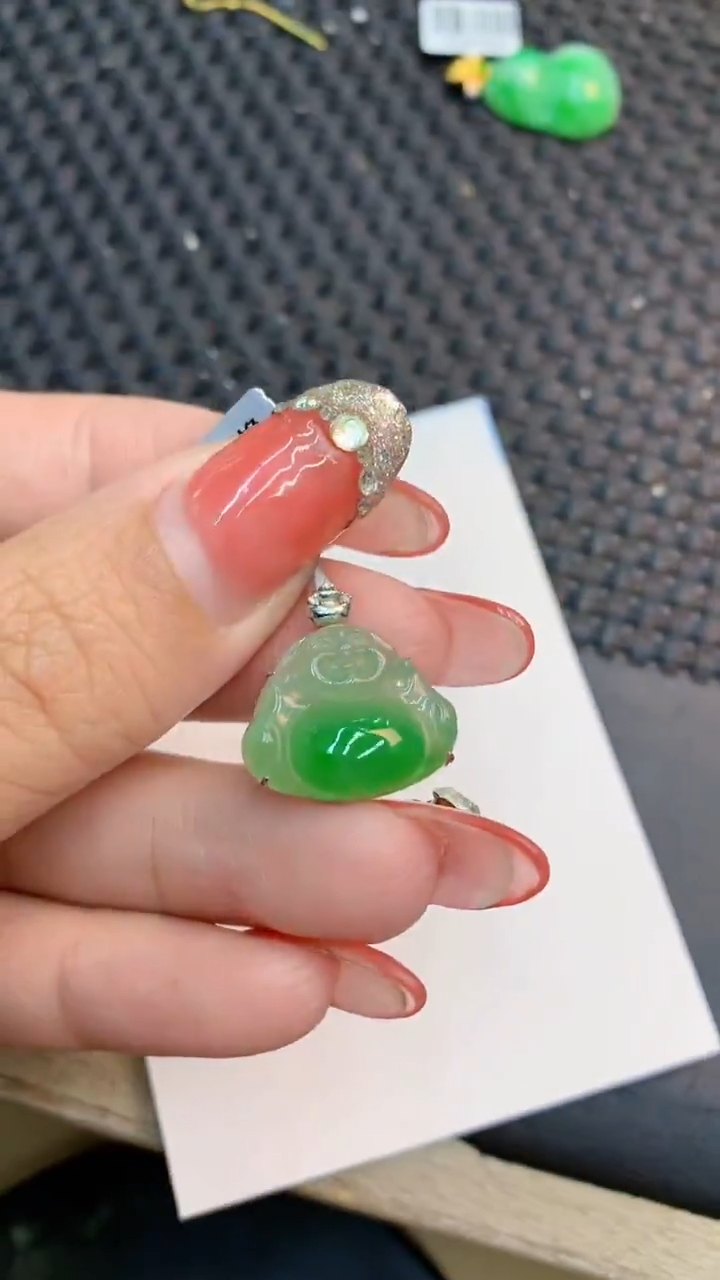 颈饰18K金镶嵌翡翠1