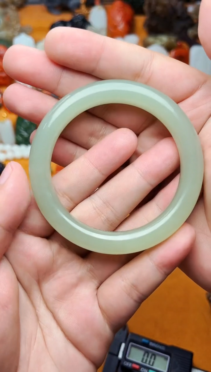 【闪购商品】和田玉手镯未镶嵌58.5圈口