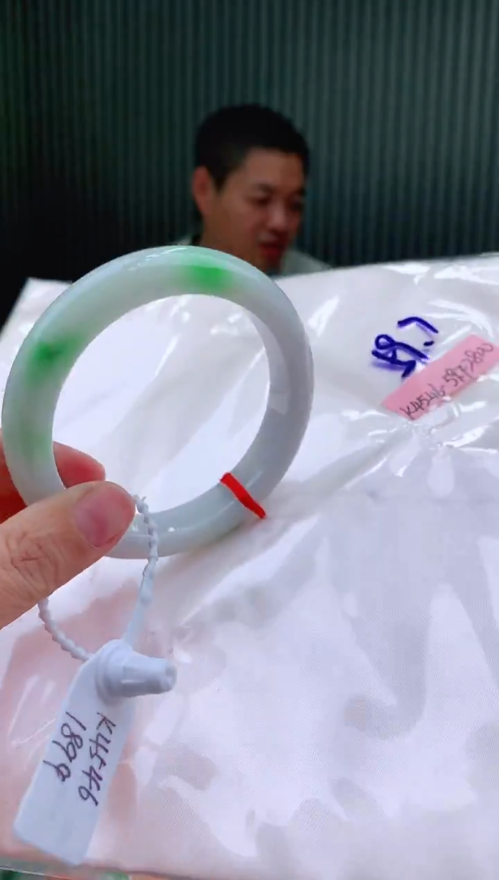 未镶嵌手镯翡翠59+