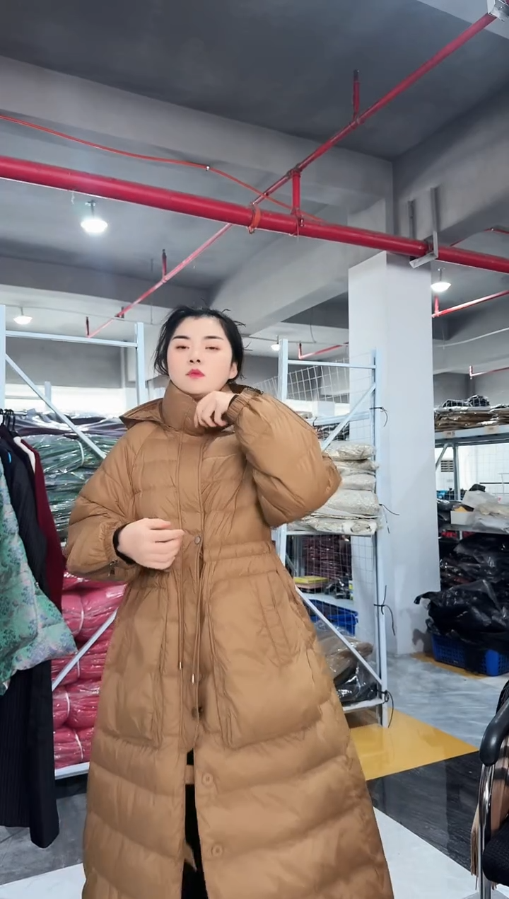 森比 卡其色羽绒服 140斤内