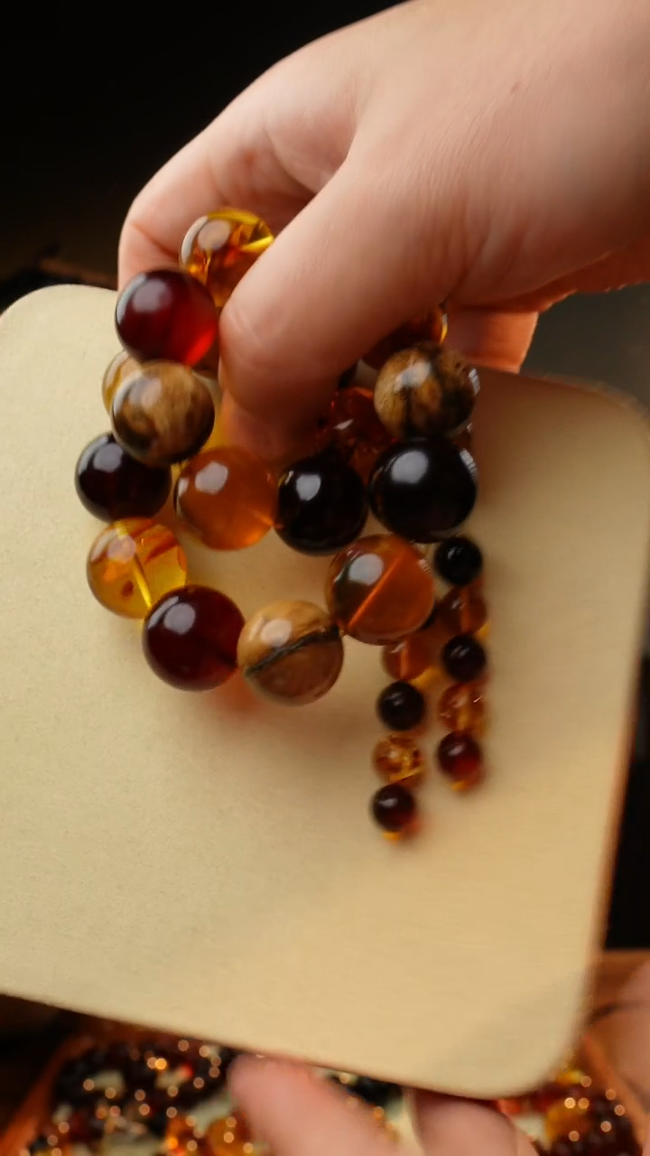 【闪购商品】琥珀裸石未镶嵌18+多宝手持