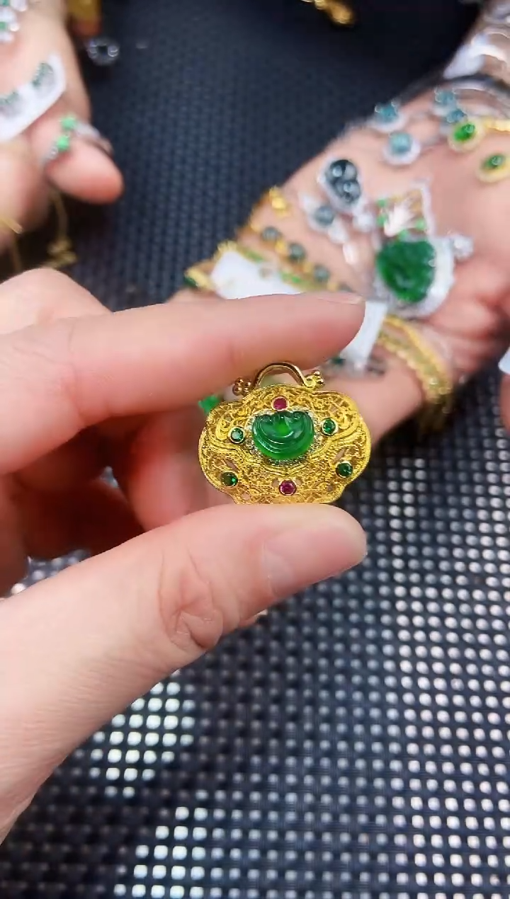 【闪购商品】翡翠吊坠(不含链)未镶嵌111111111