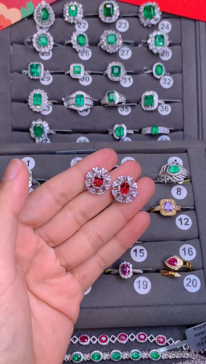 【闪购商品】红宝石耳钉18K金镶嵌1.55CT 无烧鸽血红