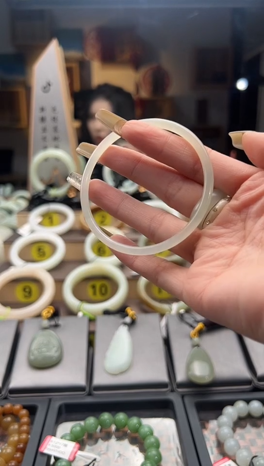 【闪购商品】和田玉手镯未镶嵌且末料青白玉叮当镯