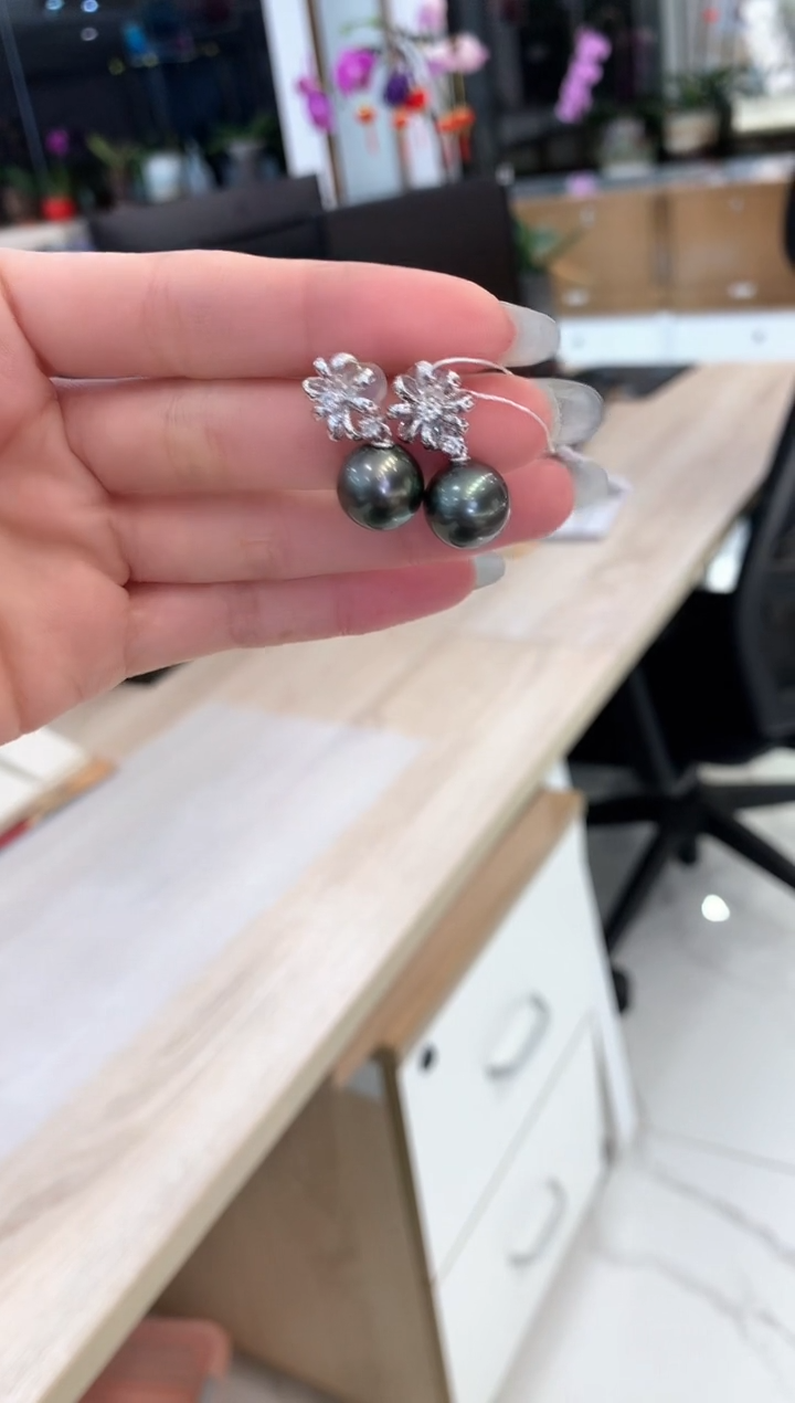 【闪购商品】海水珍珠耳饰18K金镶嵌孔雀绿11-12mm