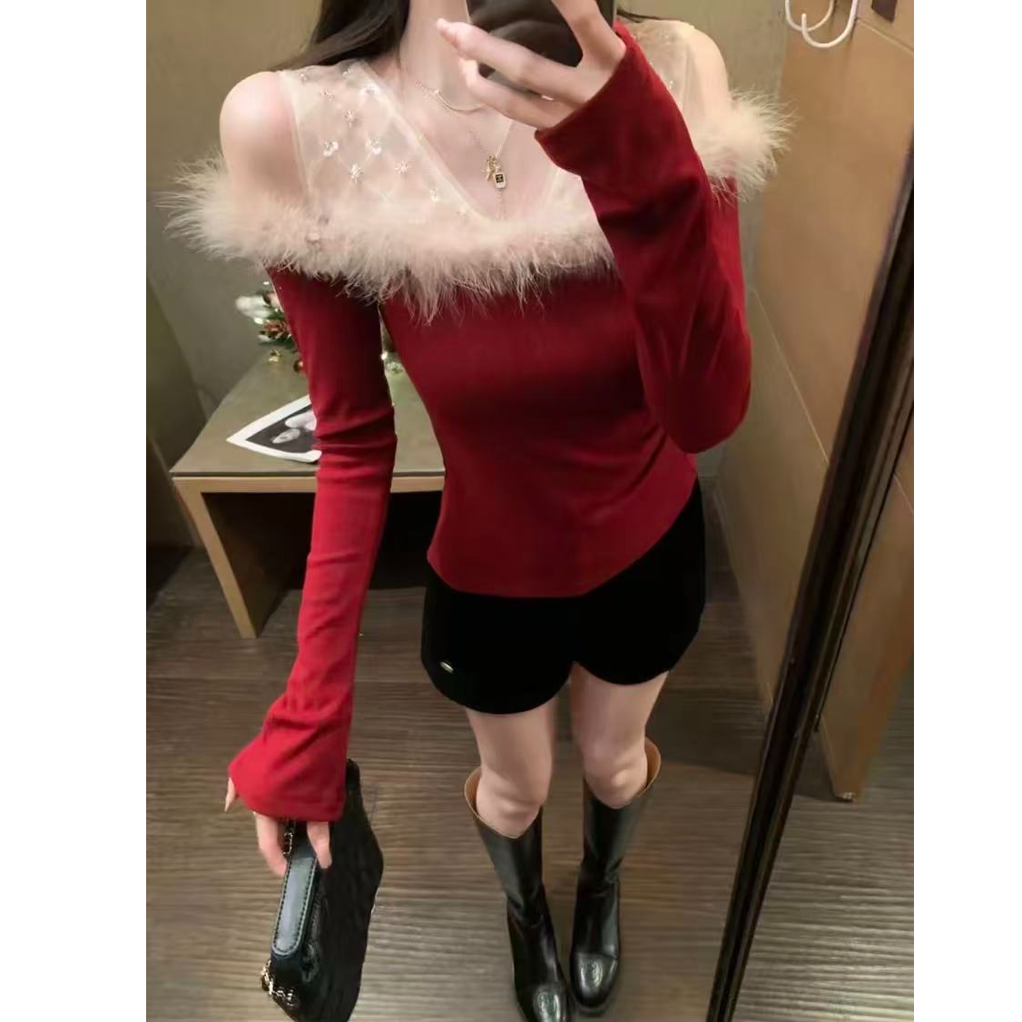 【运费险】蕾丝拼接毛毛喇叭袖T恤女秋冬圣诞氛围气质修身打底上衣