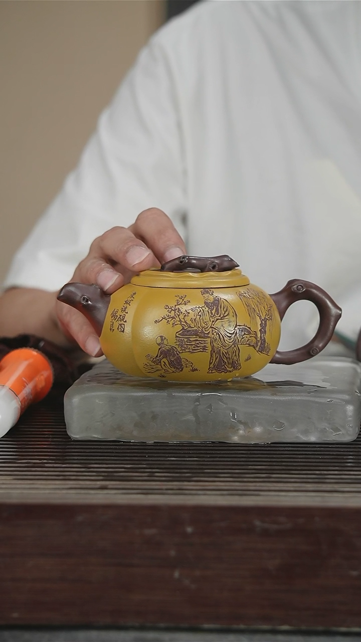 茶壶紫砂范菊英280CC带证137号