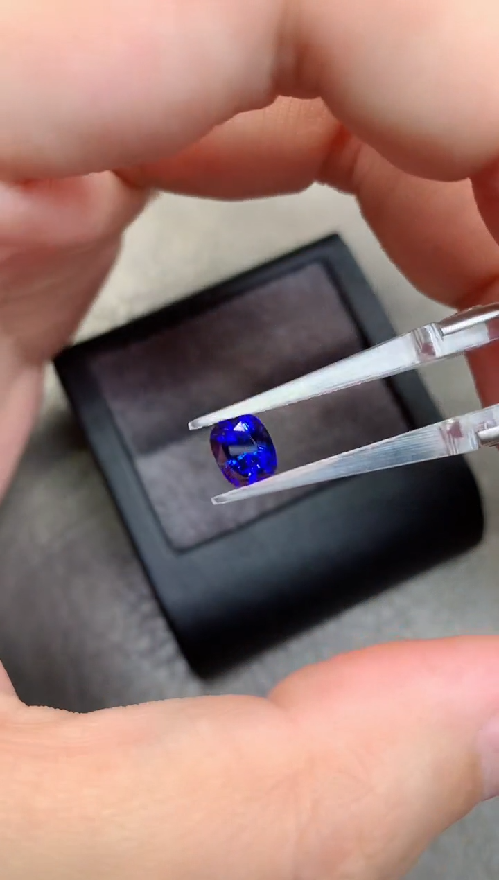 【闪购商品】蓝宝石裸石未镶嵌1.56ct老烧皇家蓝ZZH