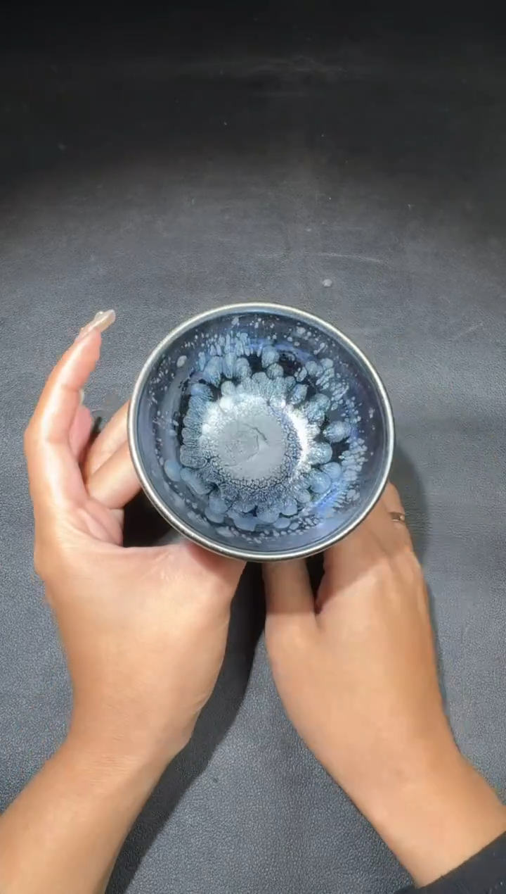 茶盏肖艳黑牡丹180