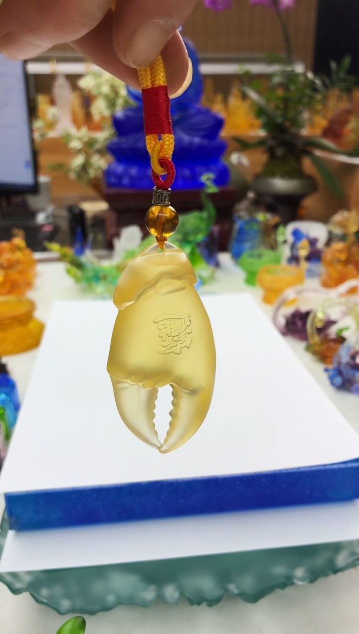 手工艺品琉璃琥珀色手上有钱手把件
