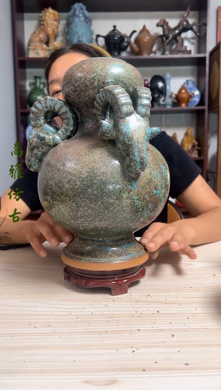 复古高雅瓷器摆件