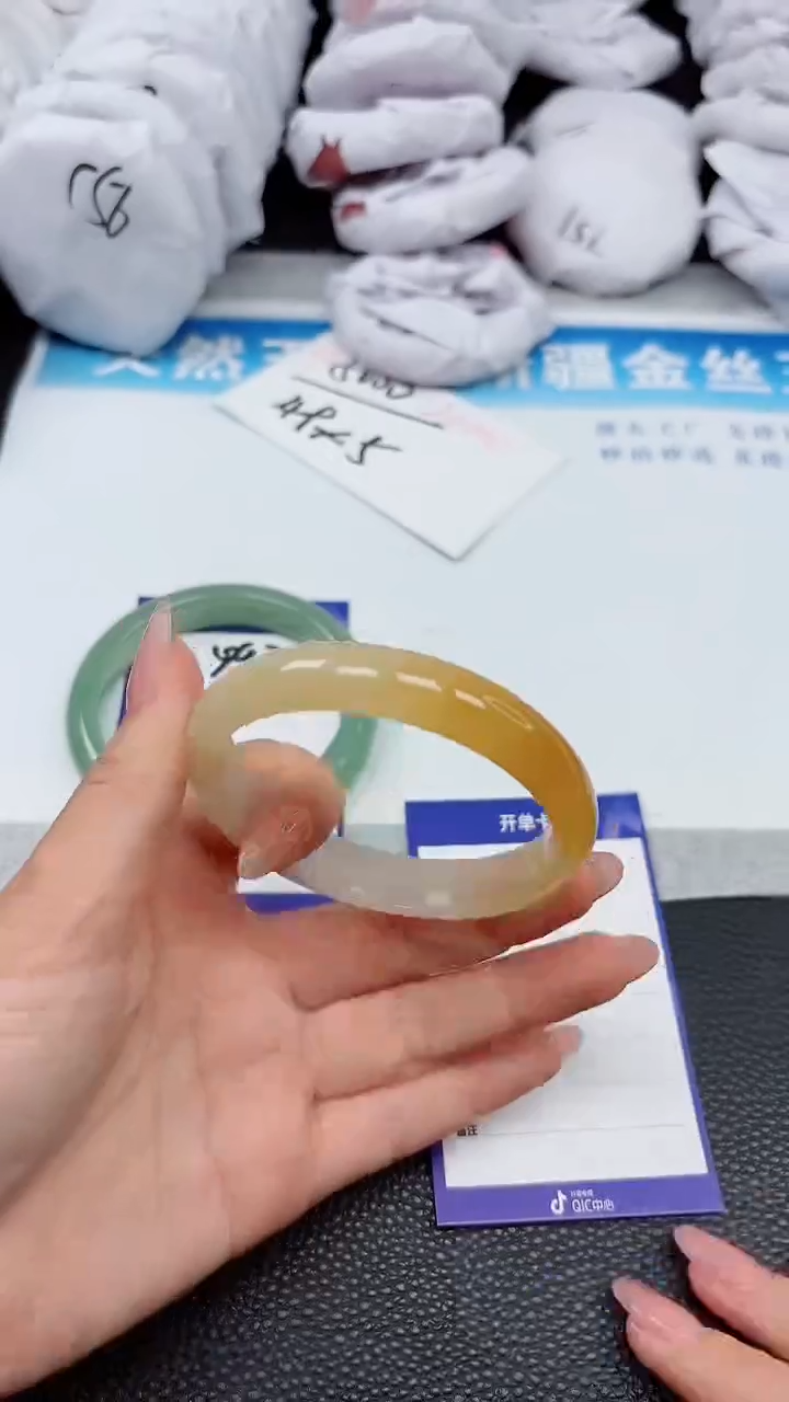 【闪购商品】石英质玉手镯未镶嵌A594