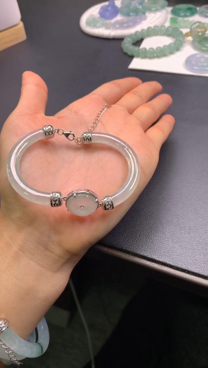 颈饰未镶嵌翡翠猛****?0584498475