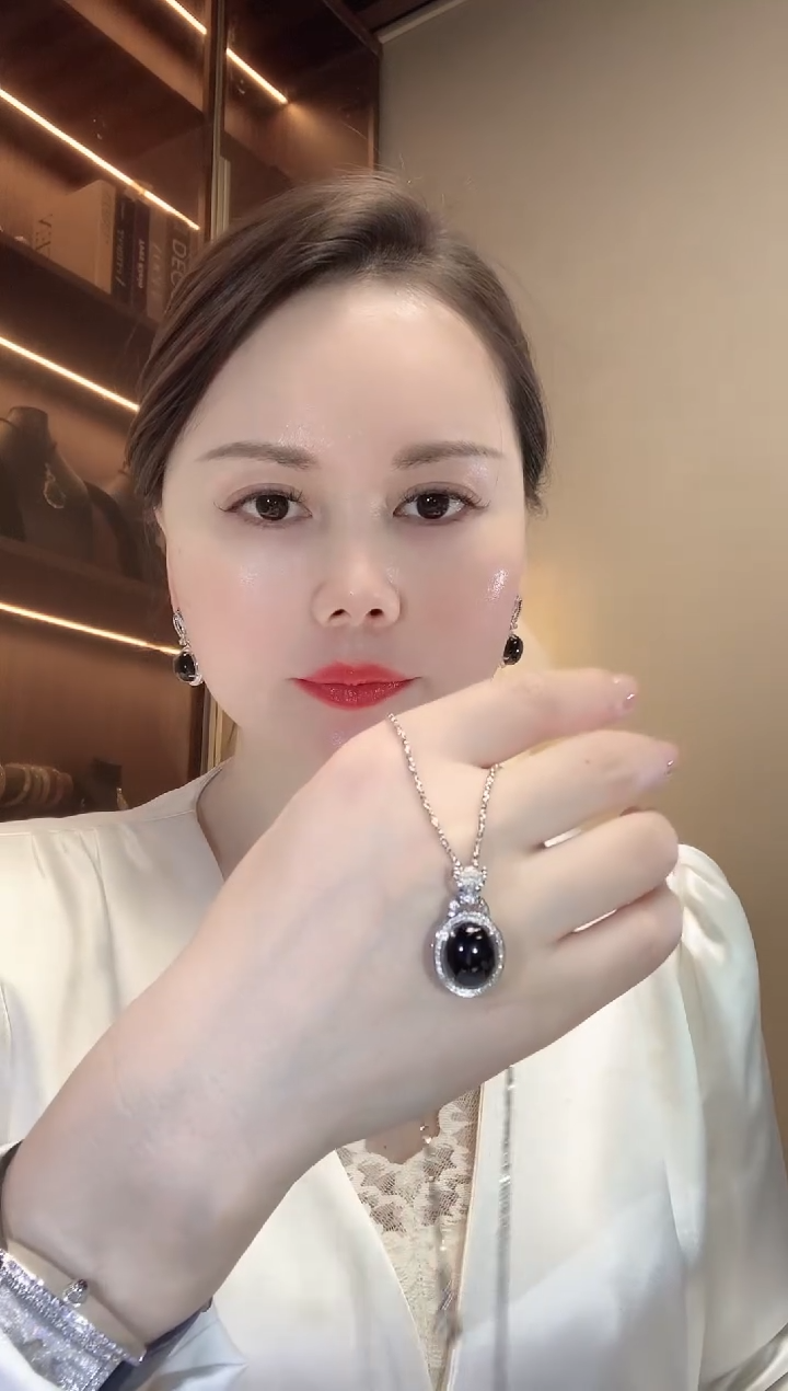 【闪购商品】翡翠吊坠(不含链)18K金镶嵌A99 