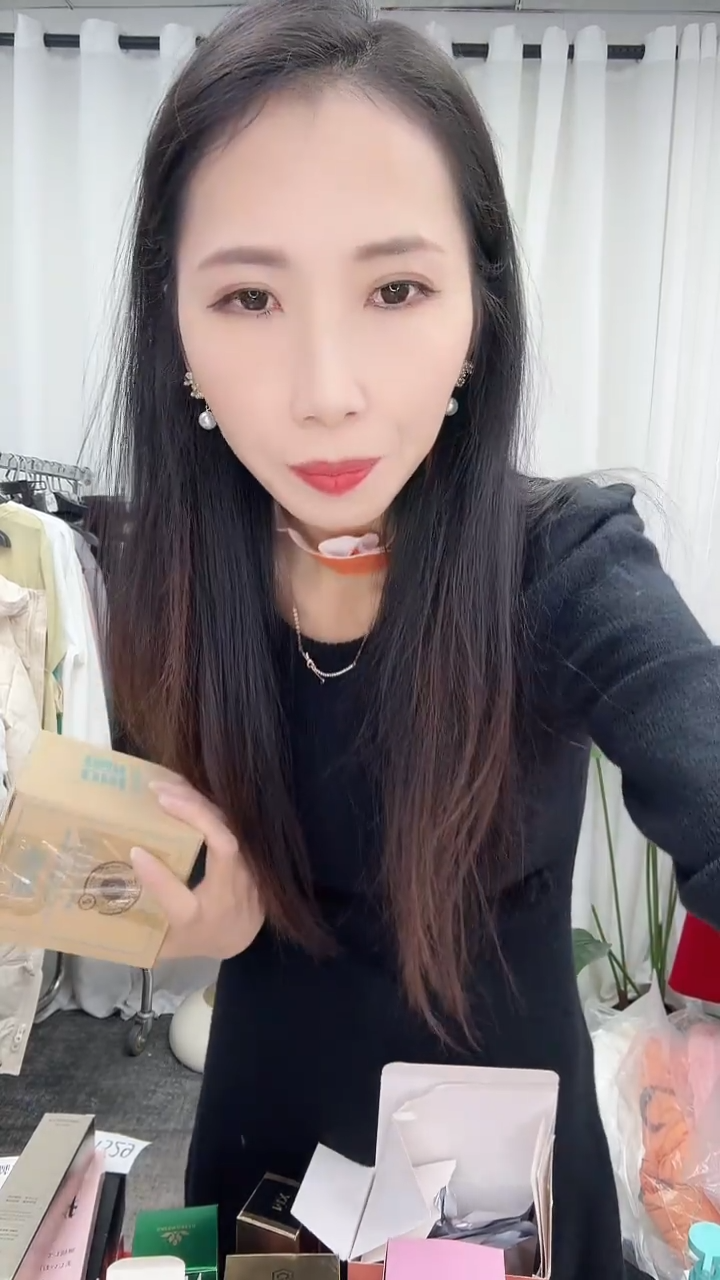 陌*人新款时尚巾巾发三箱