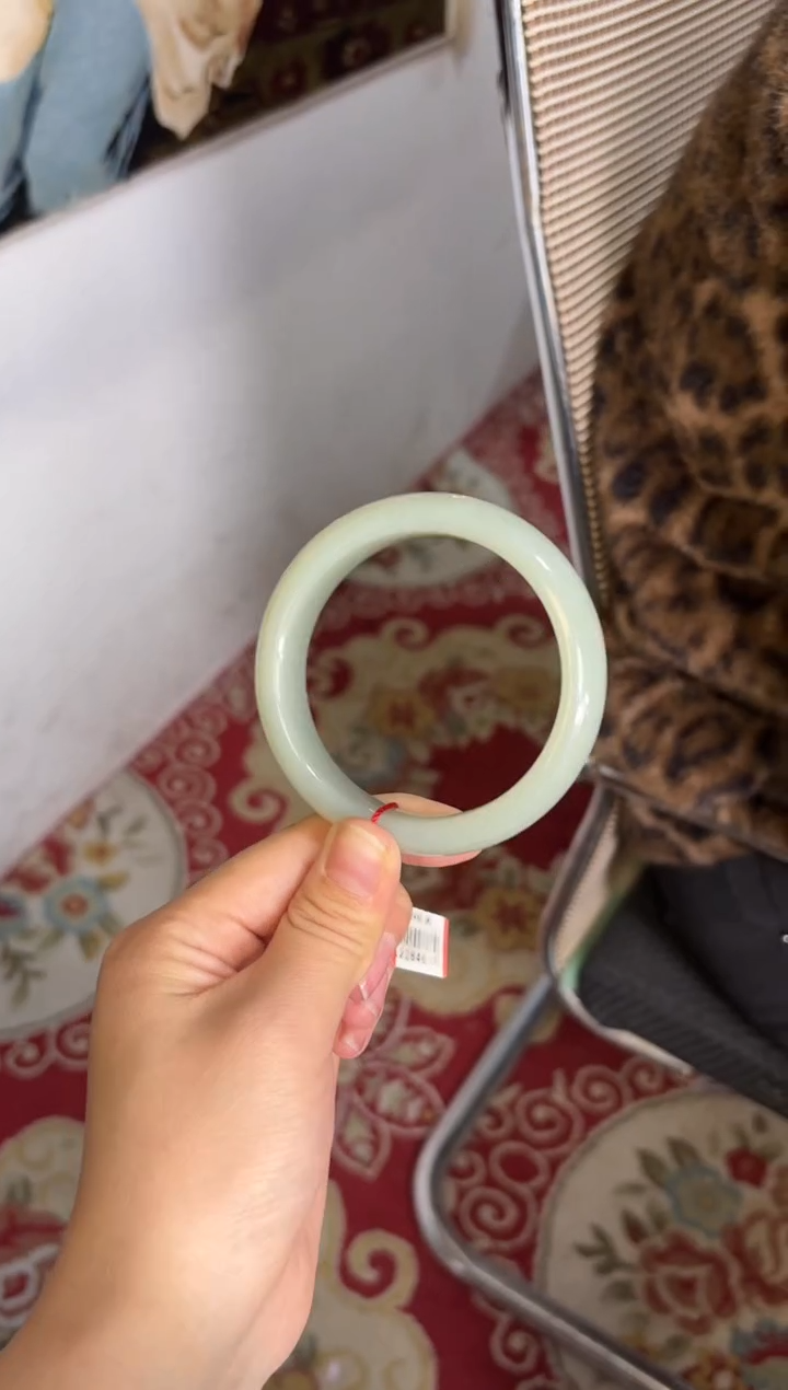 【闪购商品】和田玉手镯未镶嵌且末微色差近矿61+