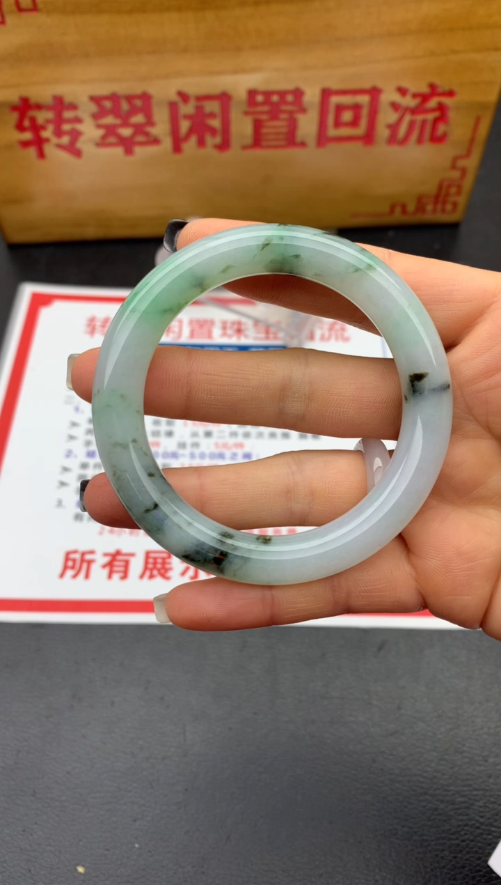 【闪购商品】翡翠手镯未镶嵌飘花圆条