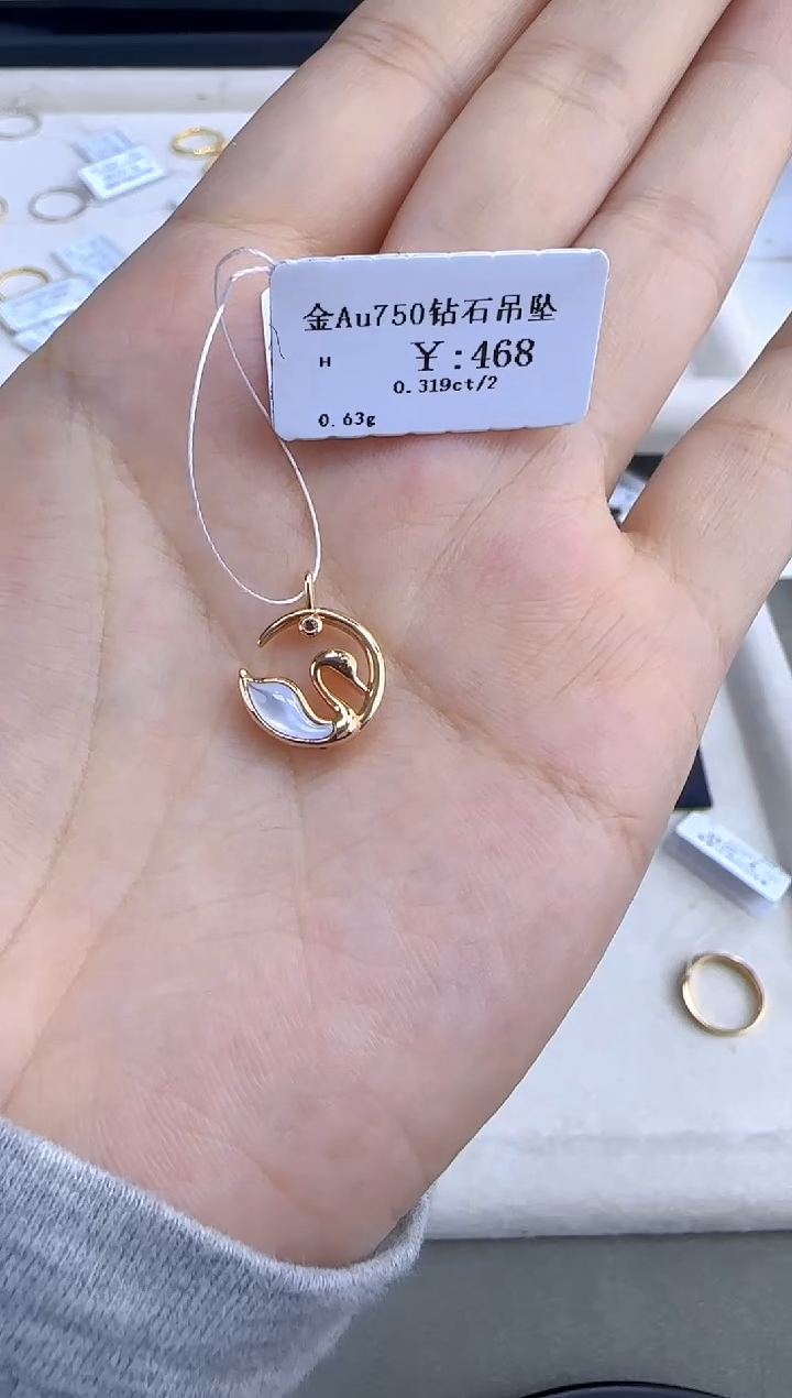 【闪购商品】钻石吊坠(不含链)18K金镶嵌35000