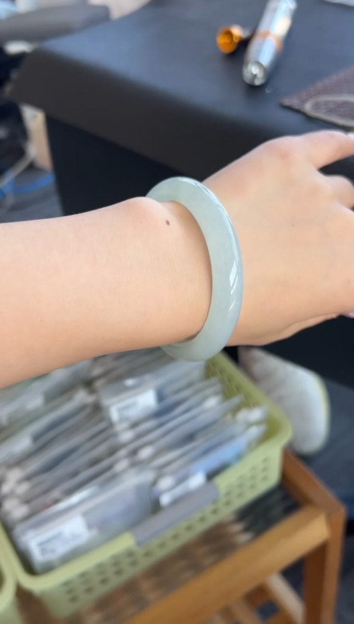 【闪购商品】翡翠手镯未镶嵌23号54.5*11.4*8