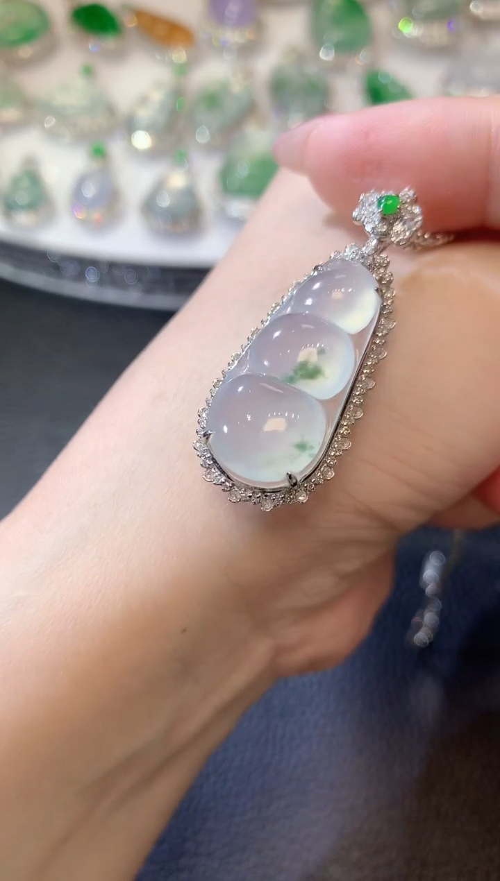 【闪购商品】翡翠吊坠(不含链)18K金镶嵌A40 