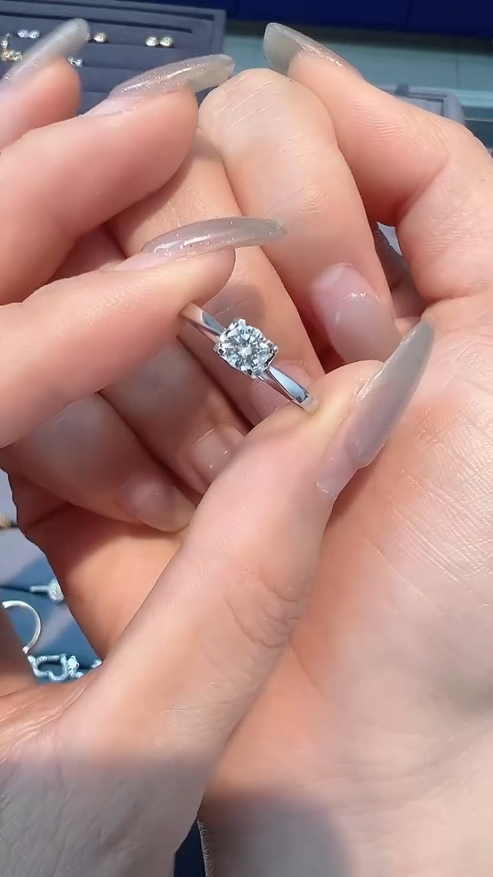 【闪购商品】钻石戒指/指环18K金镶嵌多样性发一