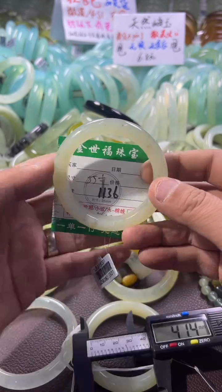 未镶嵌蛇纹石玉手镯1