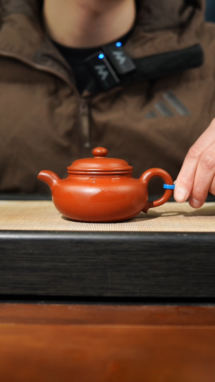 【闪购商品】紫砂茶壶赵庄朱泥，座有兰言