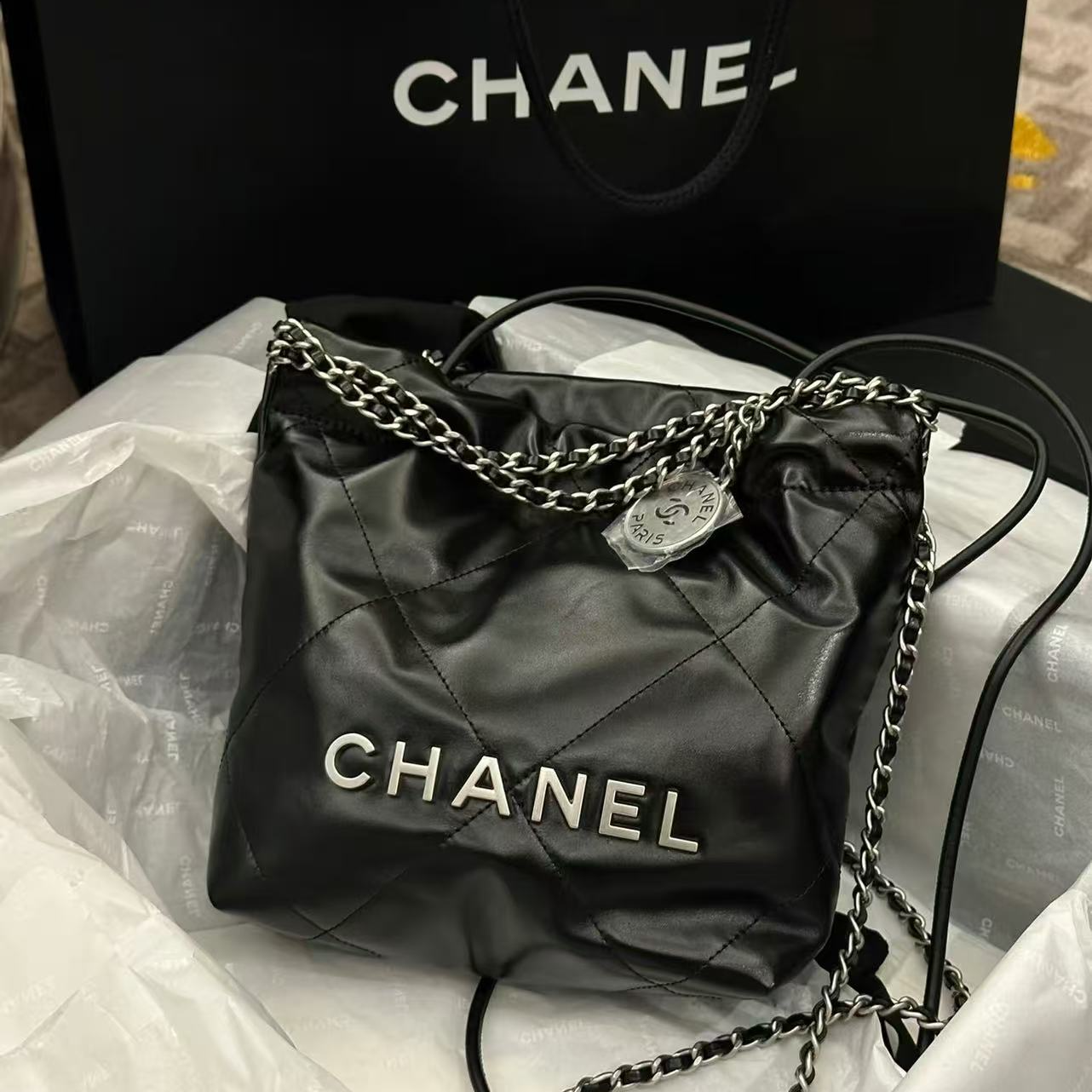 99新 Chanel/香奈儿 22bag垃圾袋mini黑银油蜡单肩包/40681886