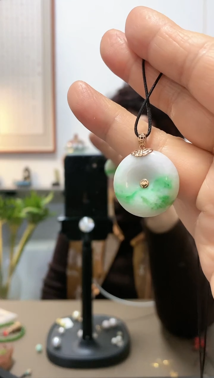 【闪购商品】翡翠颈饰18K金镶嵌吊坠