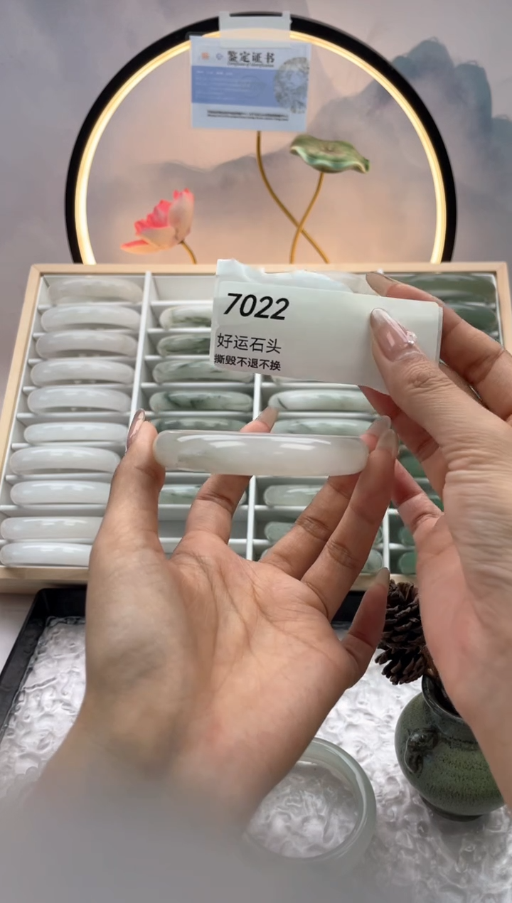 未镶嵌手镯石英质玉7022