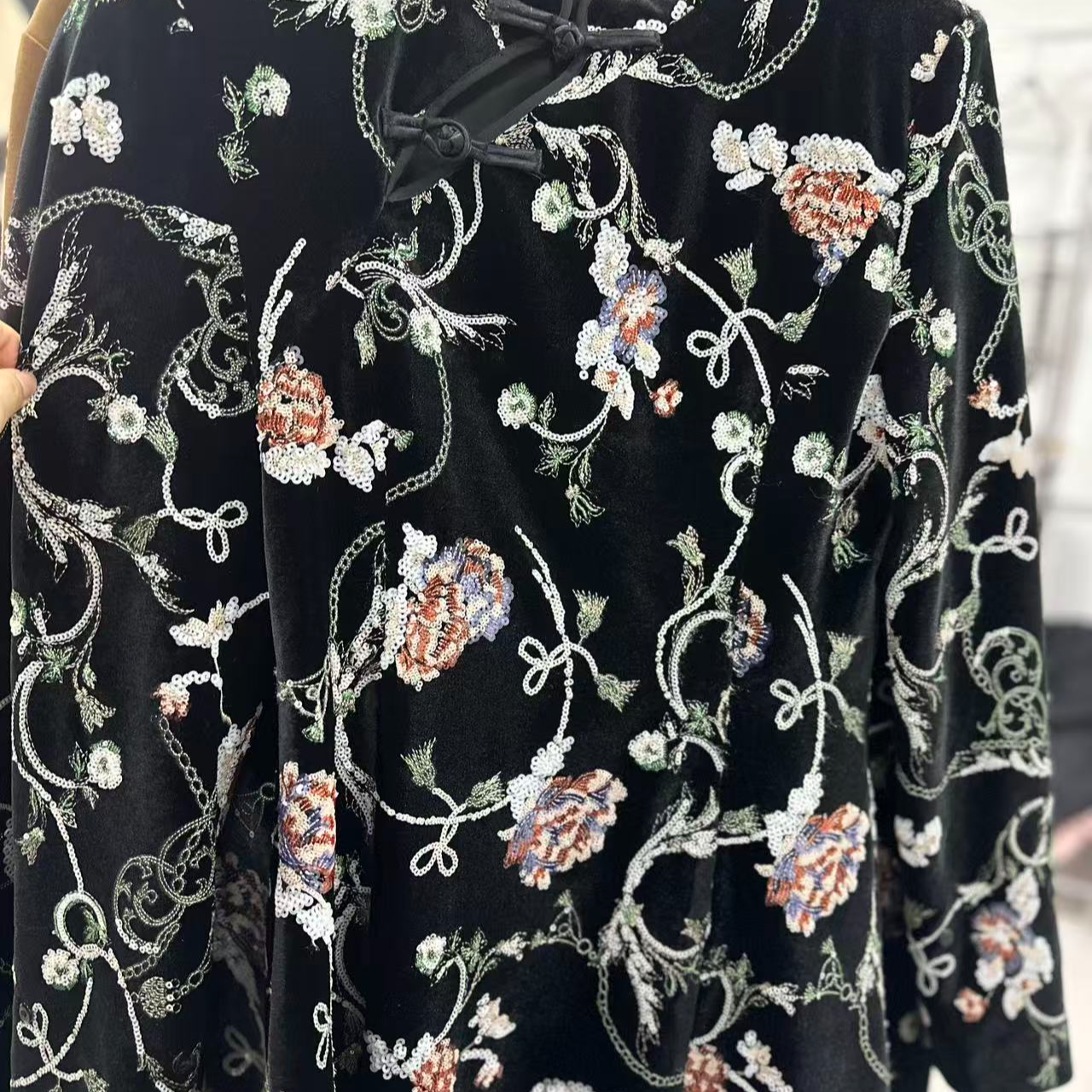 新孤品特价B17-黑色亮片盘扣