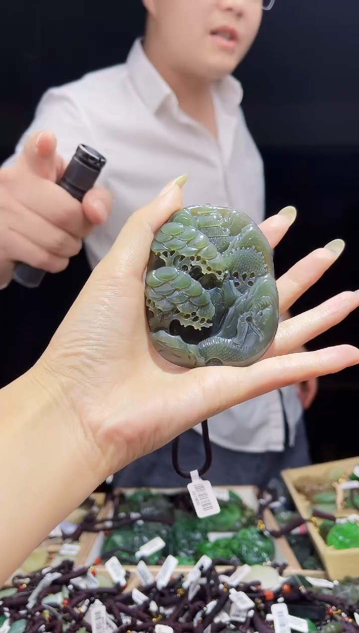颈饰未镶嵌和田玉1