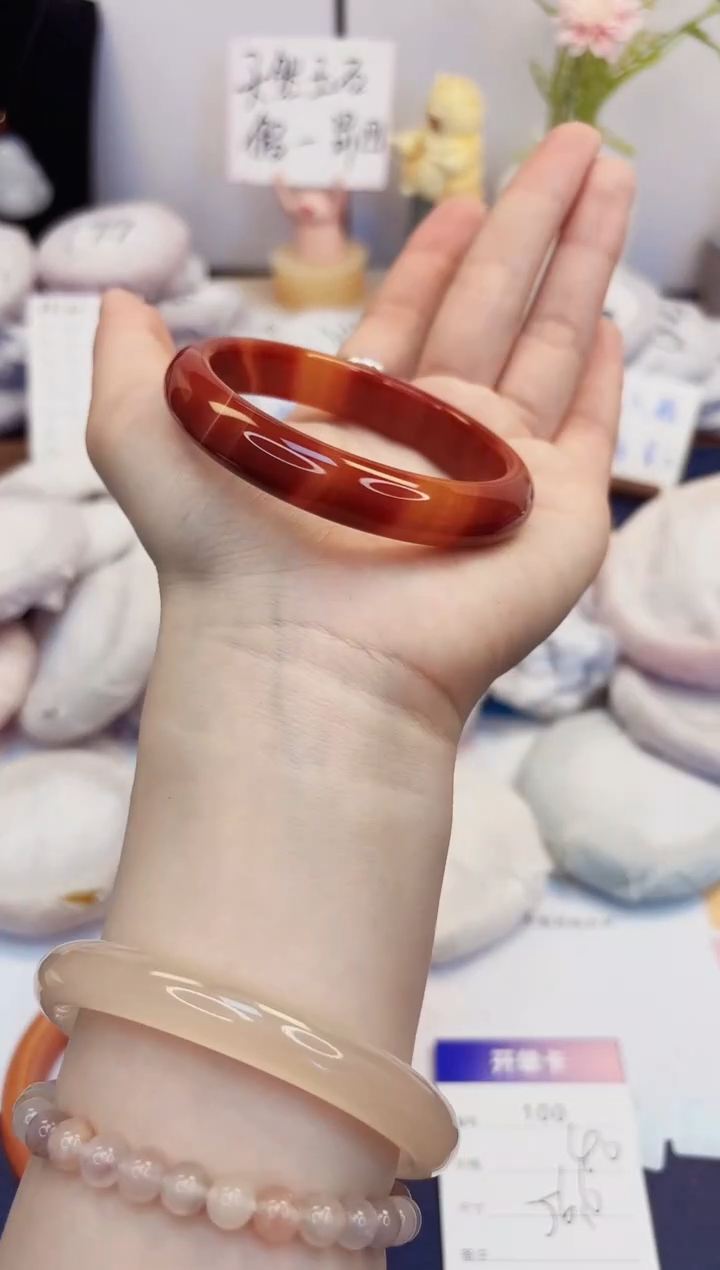【闪购商品】石英质玉手镯未镶嵌100-玛瑙-圈口56