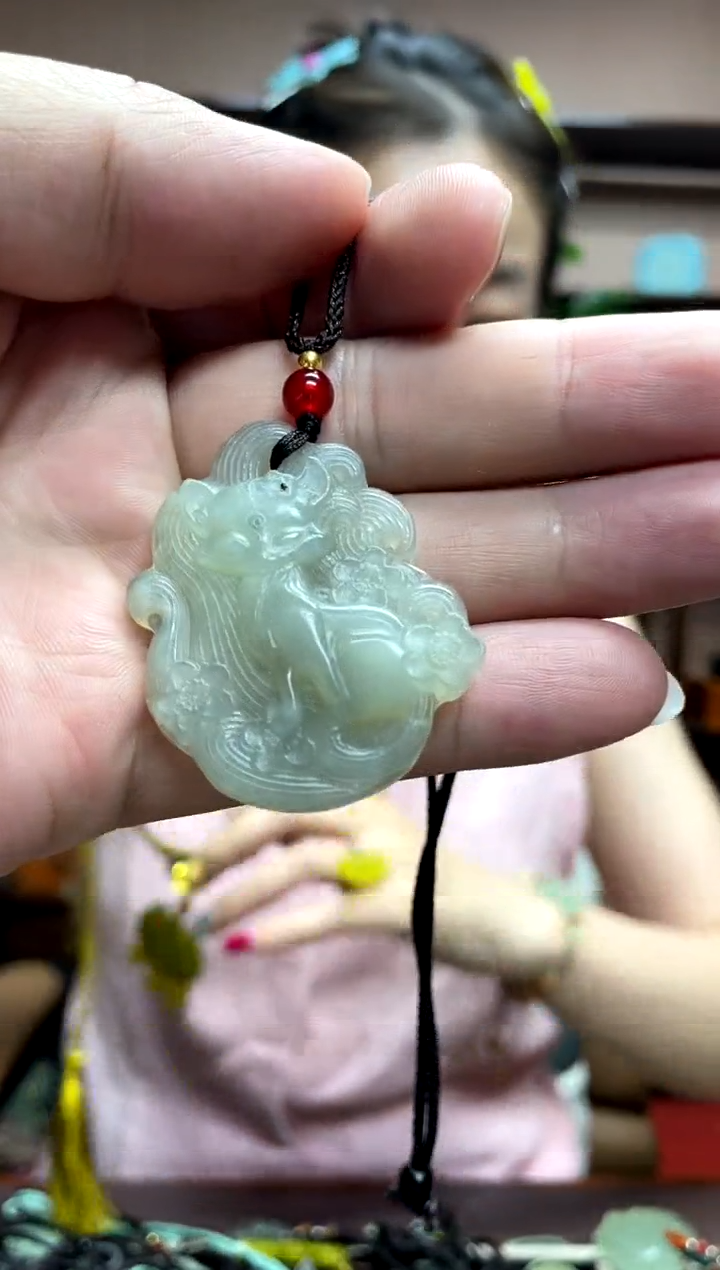 岫玉未镶嵌吊坠·