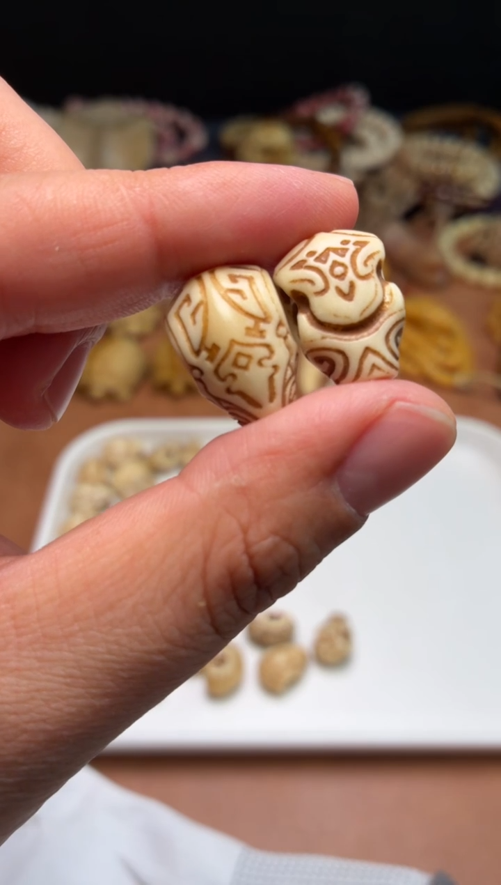 牛骨其他P393-博古纹三通2个-有棕裂