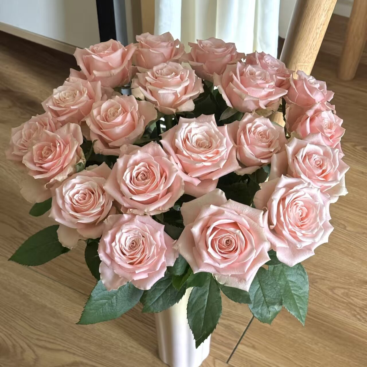 杏仁奶糖玫瑰   相同地址任意两单送配草一束