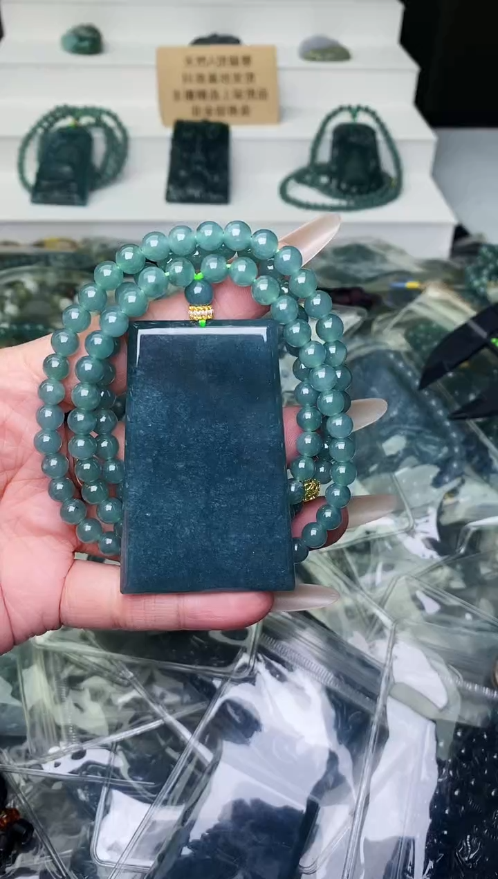 颈饰未镶嵌翡翠 