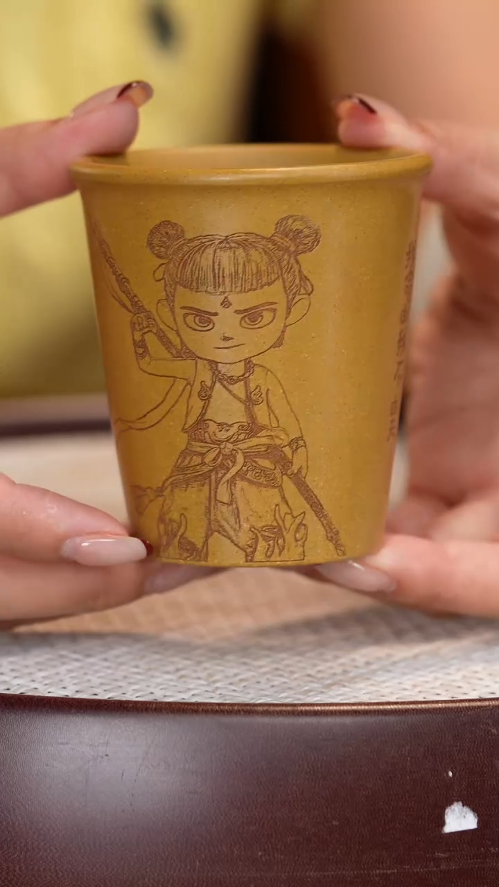 紫砂茶杯黄金段哪吒杯