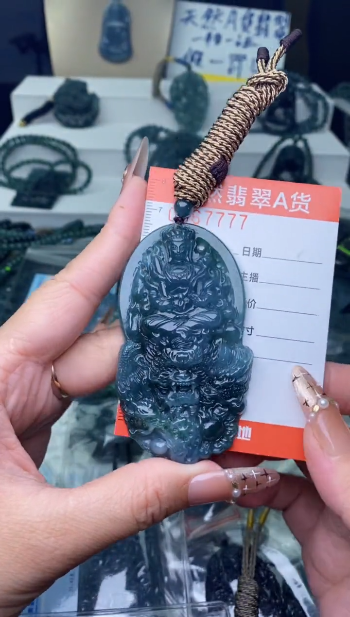 【闪购商品】翡翠颈饰未镶嵌··········