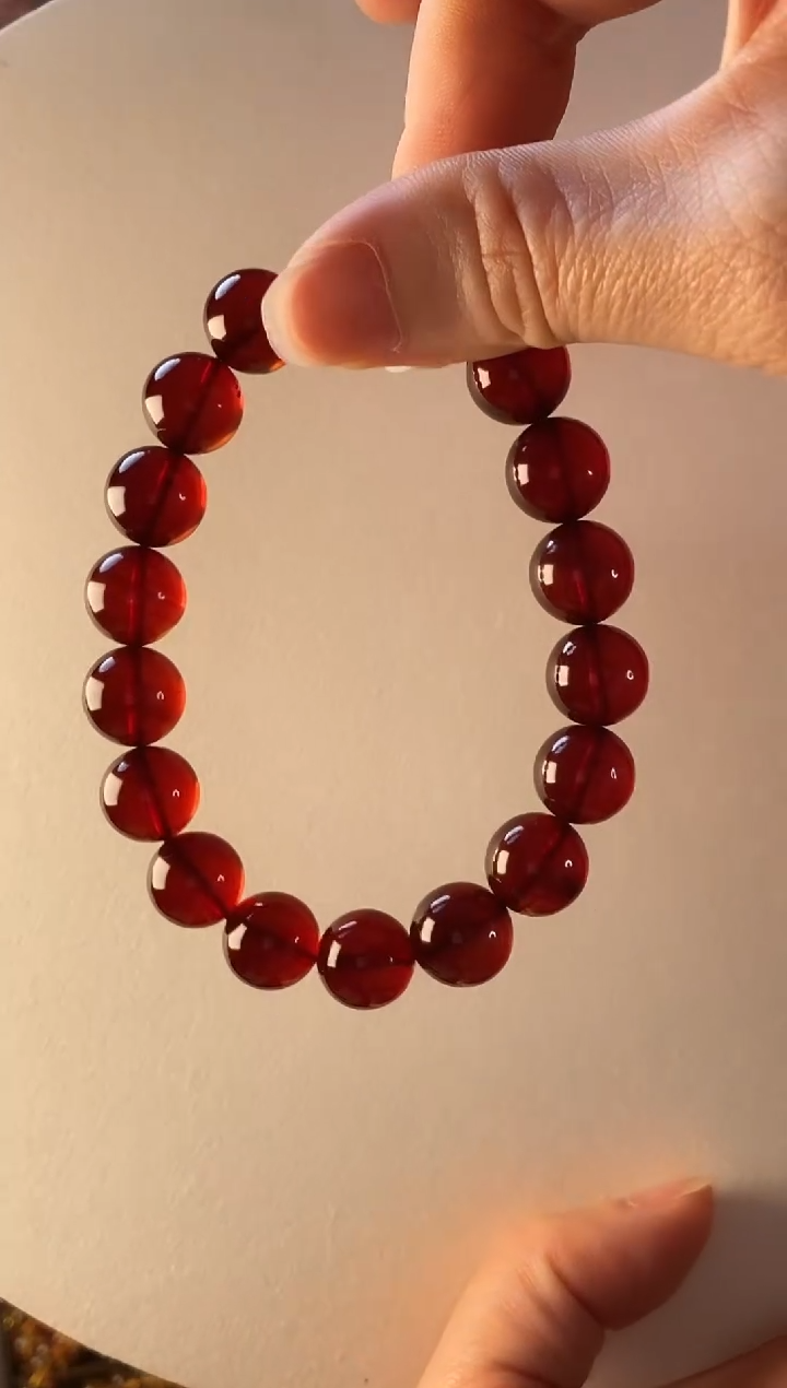 【闪购商品】琥珀颈饰未镶嵌血珀单圈手串10+