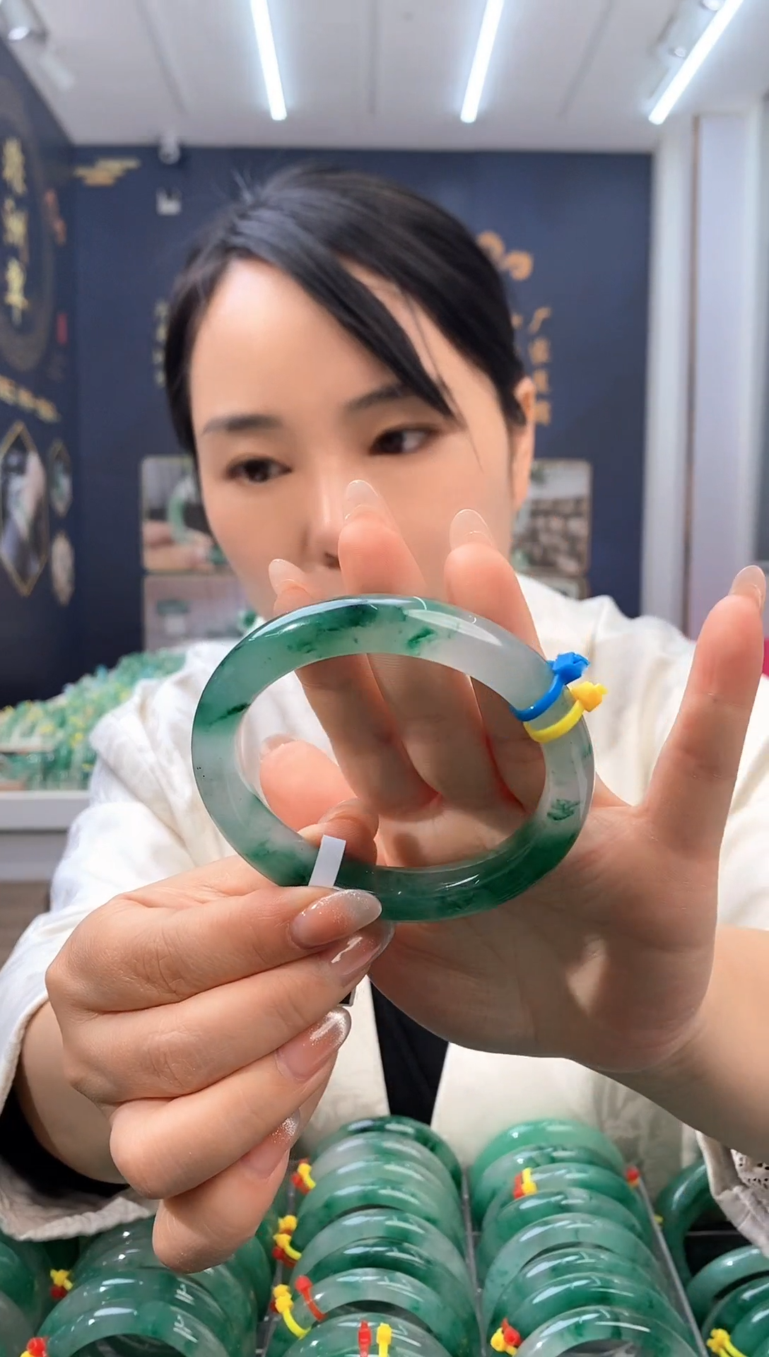 【闪购商品】石英质玉手镯未镶嵌75