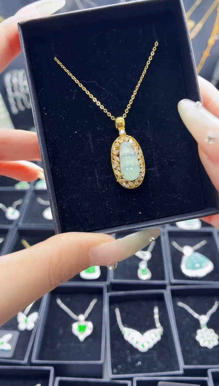 翡翠未镶嵌颈饰吊坠