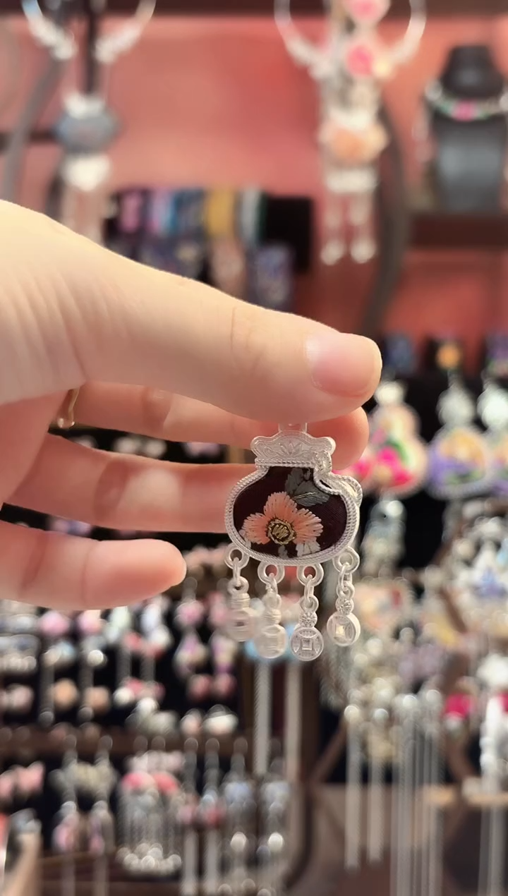 织绣 云织谣民族风精美饰品   172