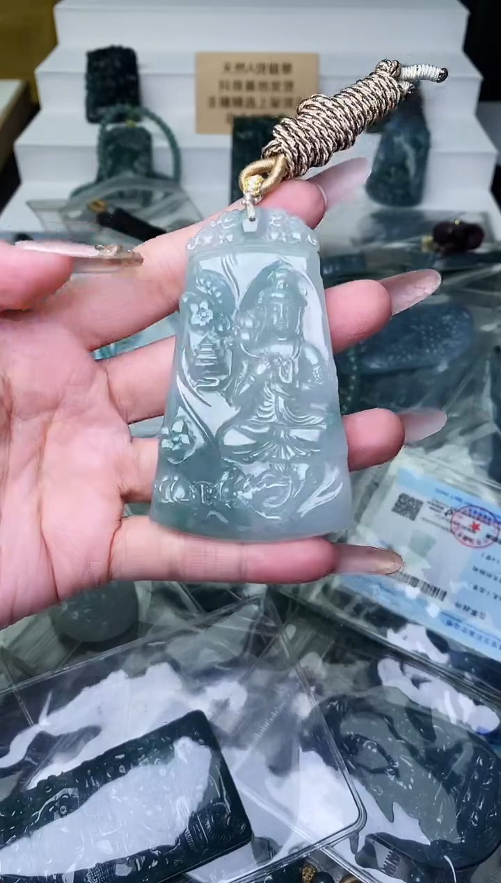 颈饰未镶嵌翡翠 